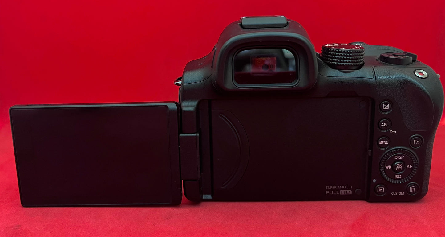 Samsung NX30 Digital Camera (used)