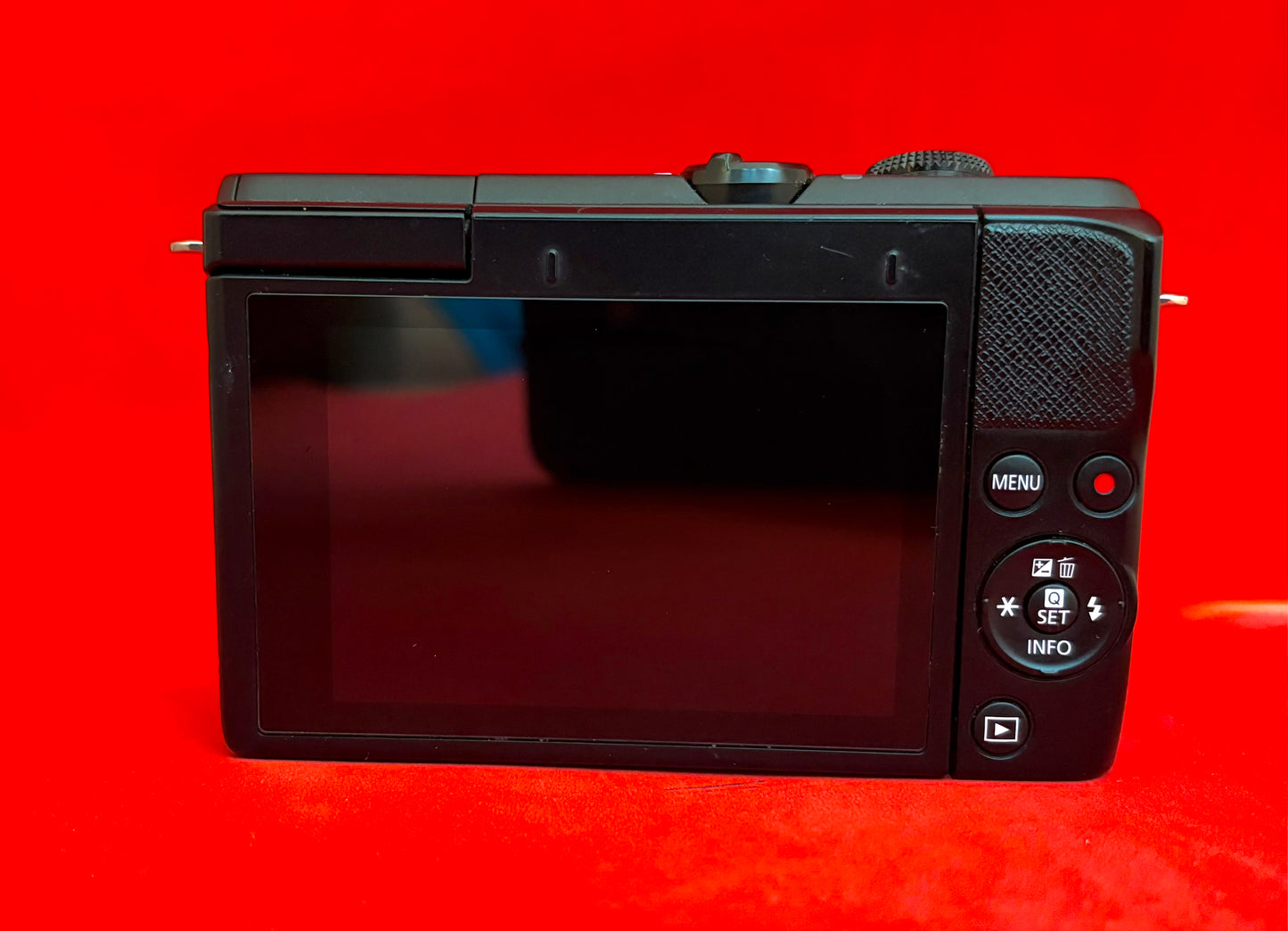 Canon EOS M200 Mirrorless Body only, (used)