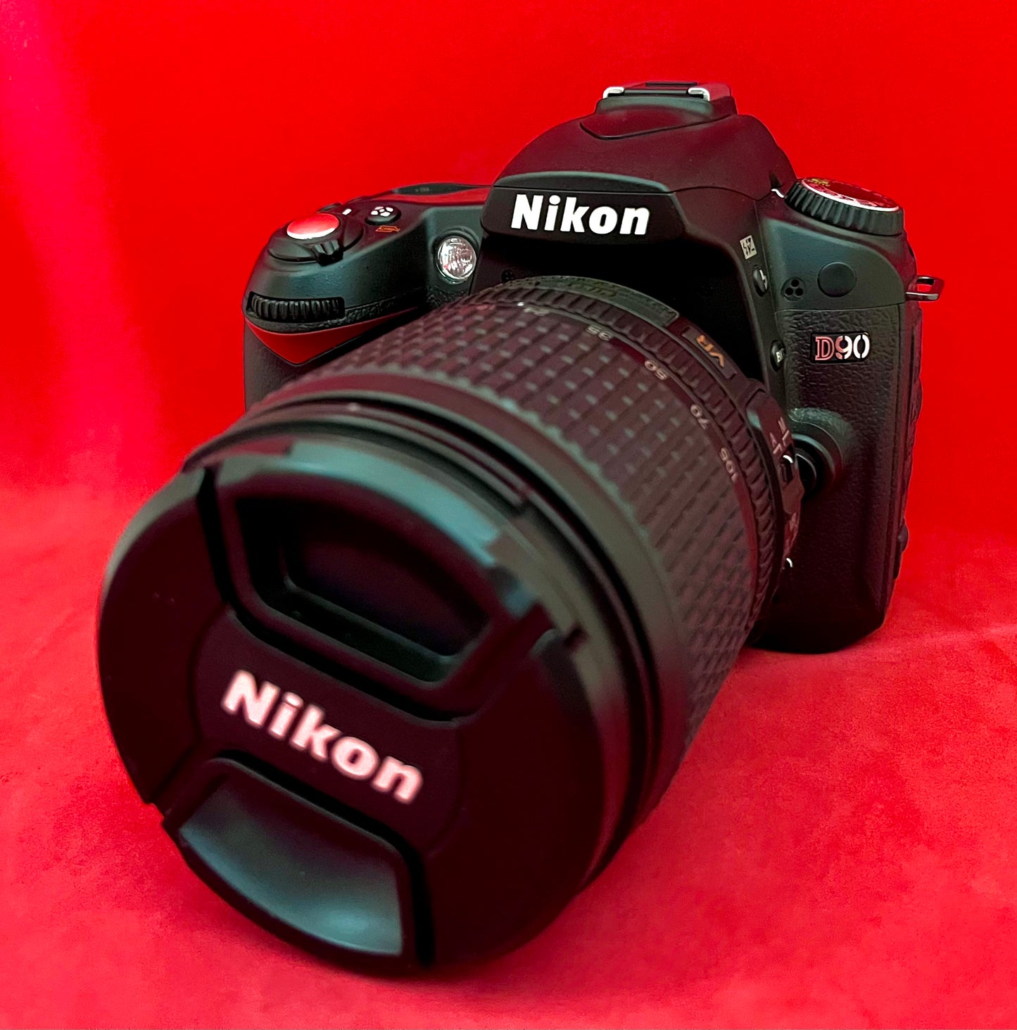 Nikon D90 with Lens 18-105mm (used)