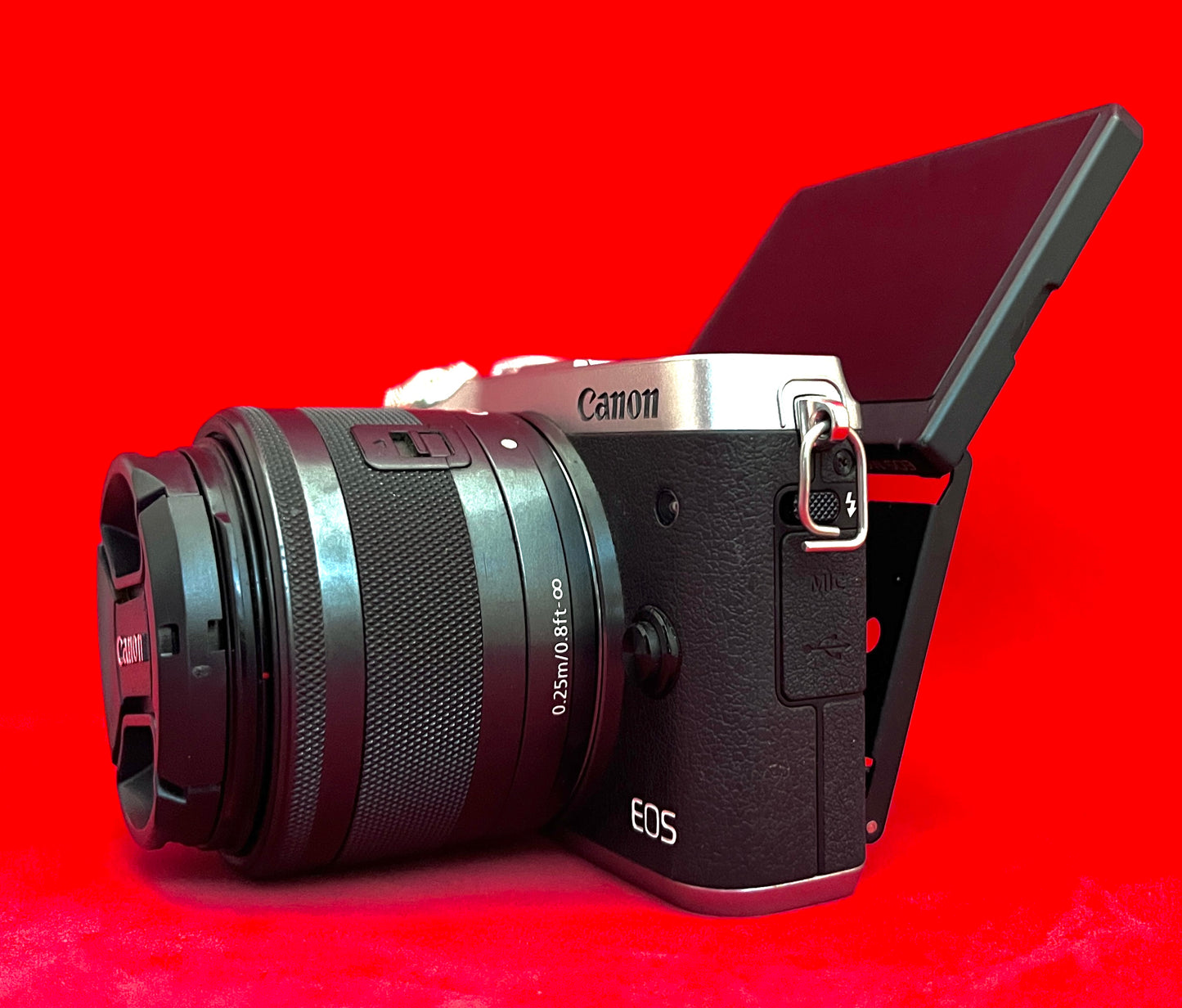 Canon EOS M6 Mirrorless Digital Camera with 15-45mm STM Lens Kit silver (used)