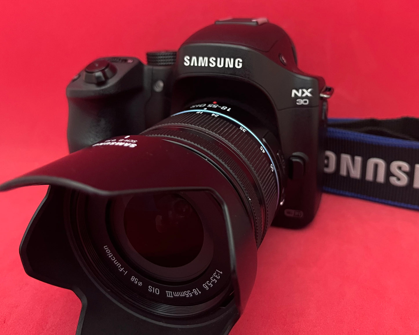 Samsung NX30 Digital Camera (used)