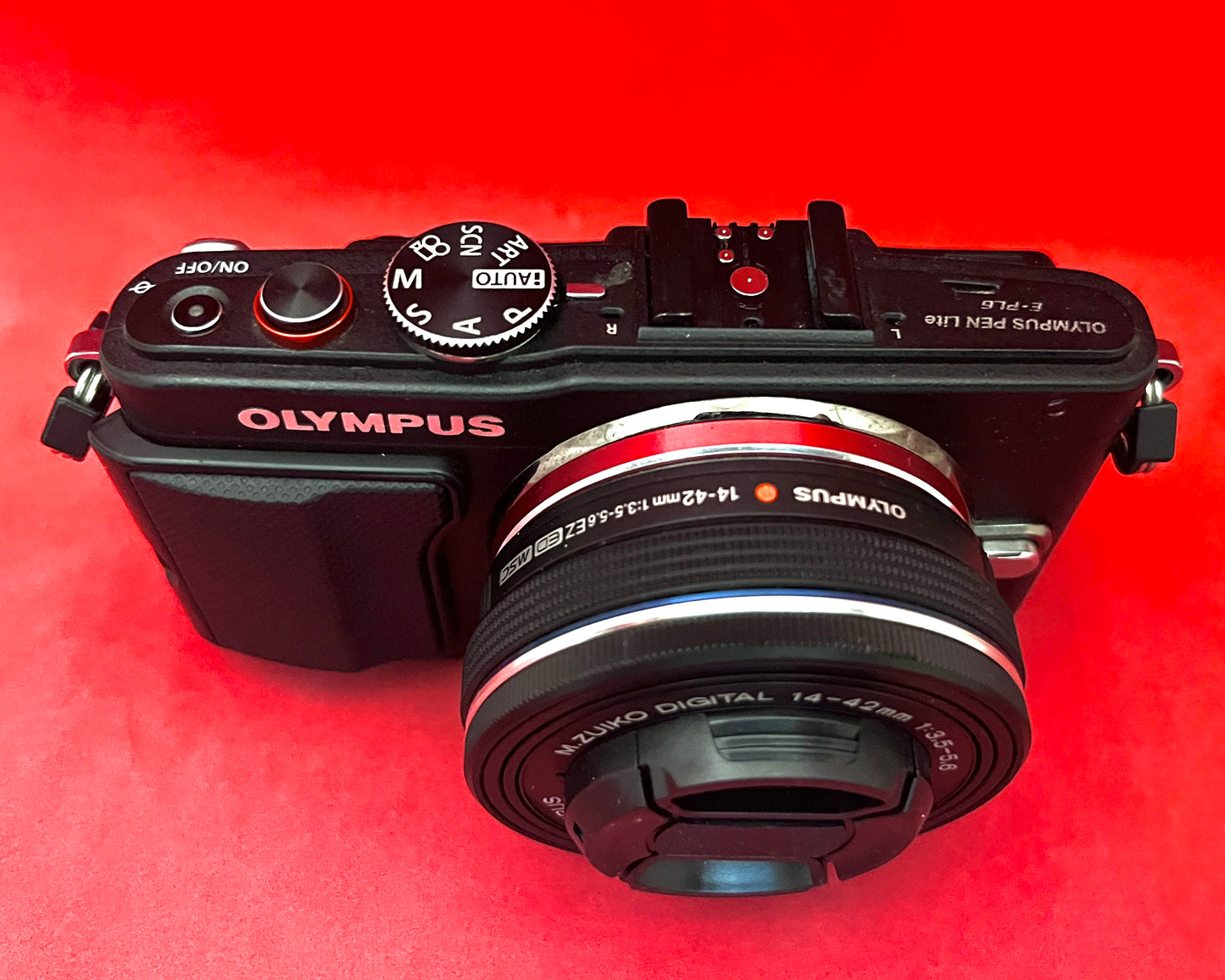 Olympus E-PL6 16MP with EZ 14-42mm Black (used)