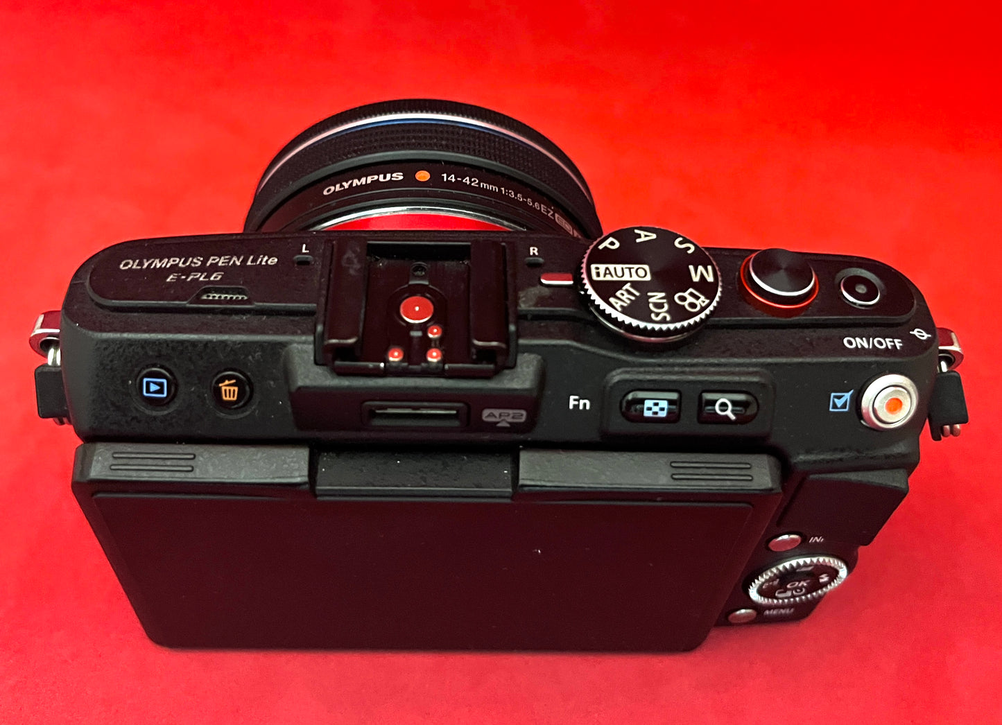 Olympus E-PL6 16MP with EZ 14-42mm Black (used)
