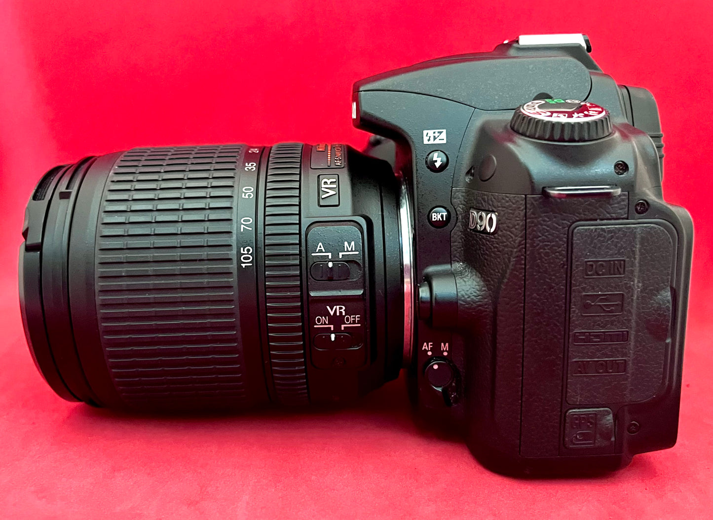 Nikon D90 with Lens 18-105mm (used)