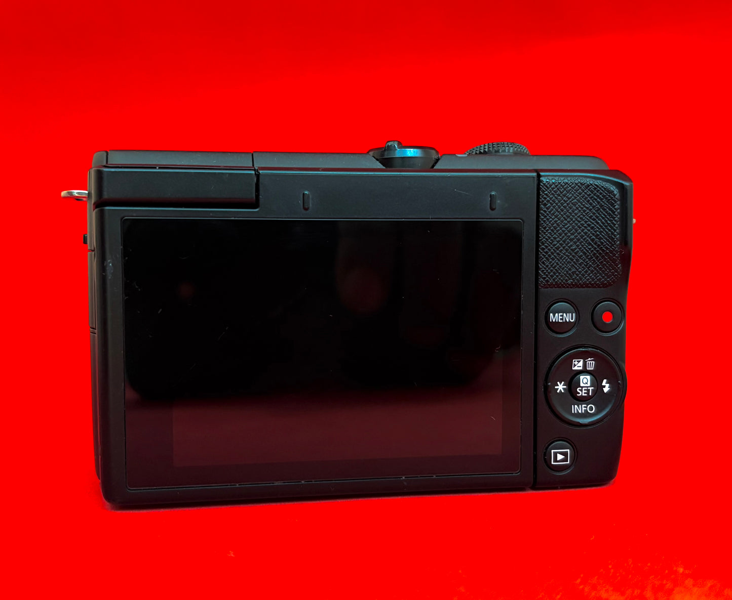 Canon EOS M200 Mirrorless Camera + 15-45mm lens (used)