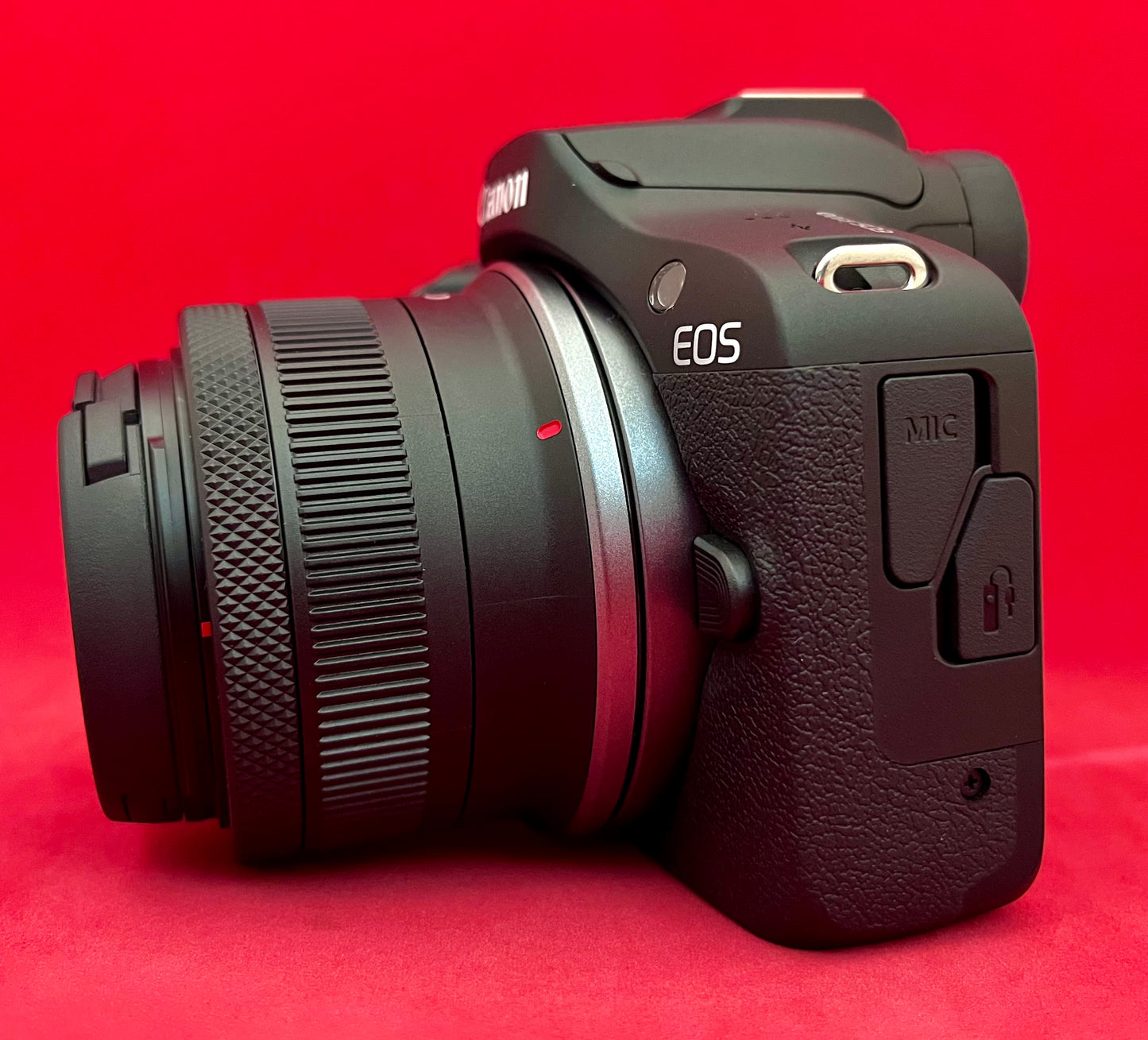 Canon EOS R100 Mirrorless Camera + RF-S 18-45mm Lens (used)