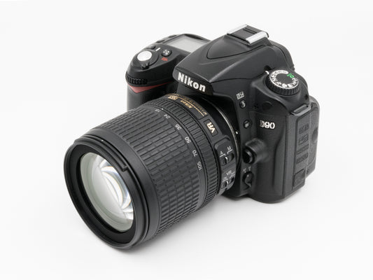 Nikon D90 with Lens 18-105mm (used)