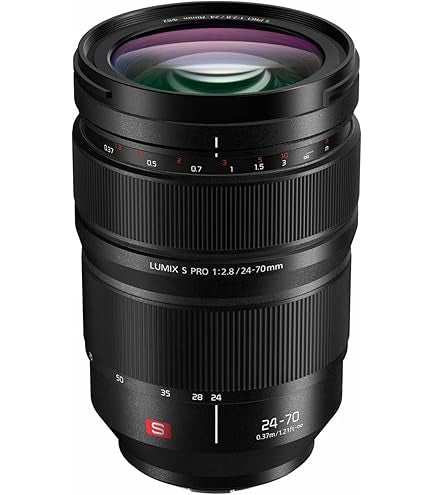 Panasonic Lumix S PRO f/2.8 lens 24-70 mm