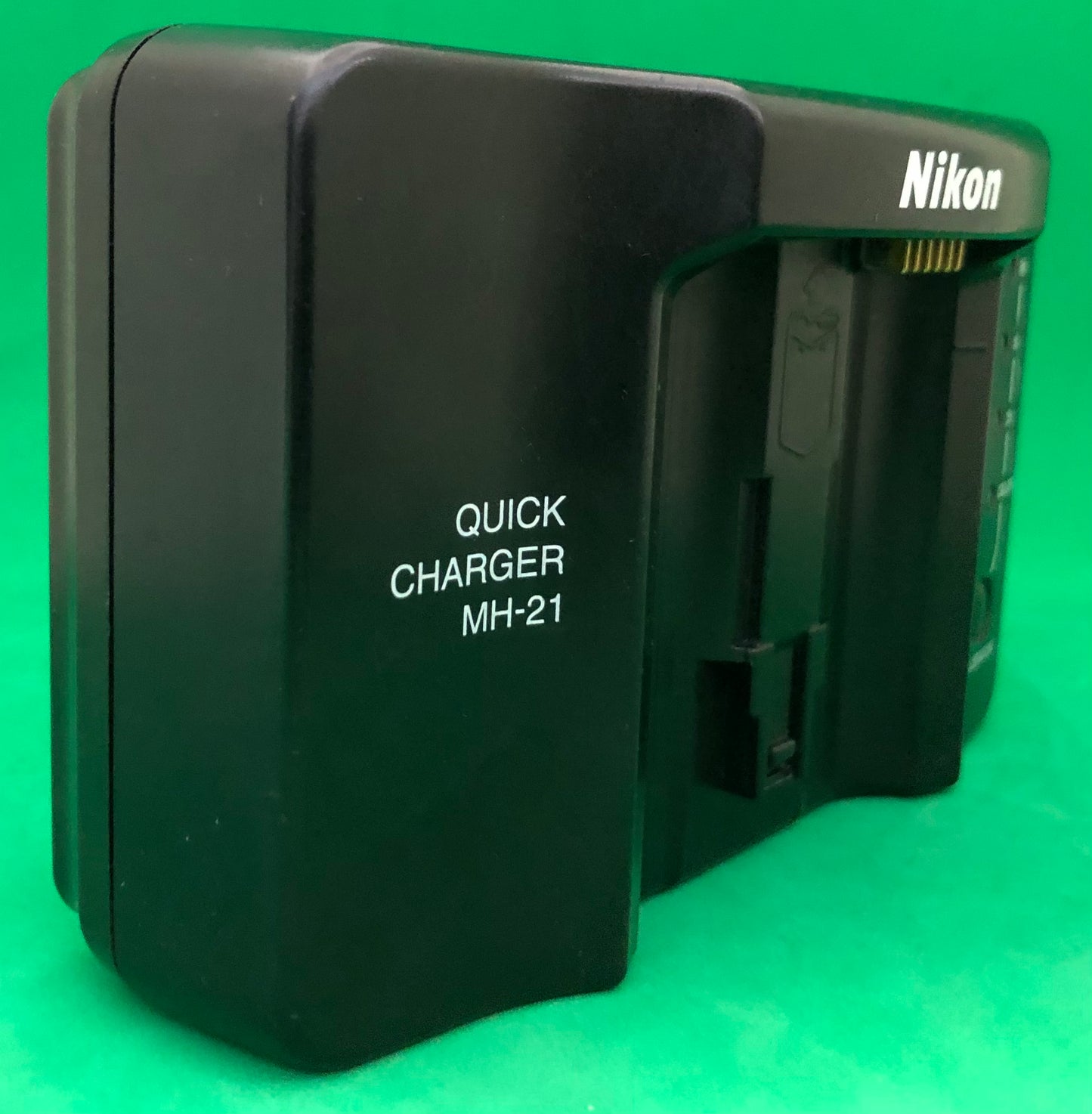 Nikon MH-21 Quick Charger for Nikon EN-EL4 & EN-EL4a Battery Original (used)