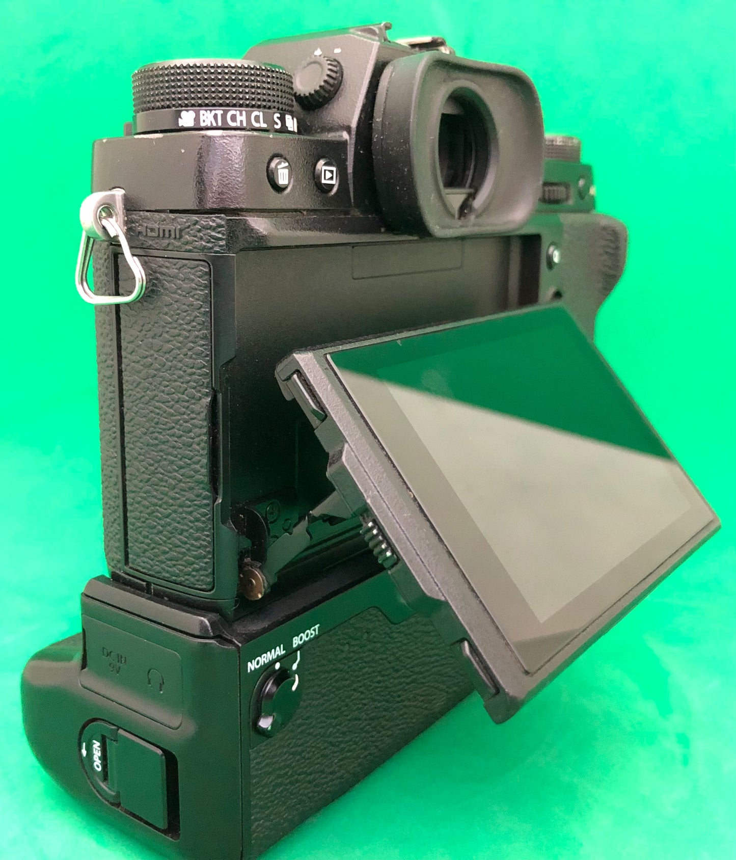 Fujifilm X-T2 body Mirrorless Digital camera + Fujifilm VPB-XT2 Vertical Battery Grip (used)