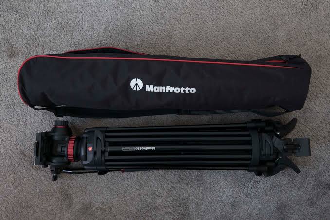 (Use) Manfrotto Pro Video MVH502A Head + 546GB Tripod + Padded Bag