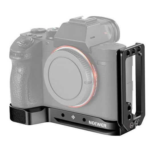 NEEWER L Shaped for A7RIII A7III A9, Camera Mount with Arca Style Quick Release Plate L Angle Vertical and Horizontal Camera Plate Compatible with Sony A7RIII A7III A9