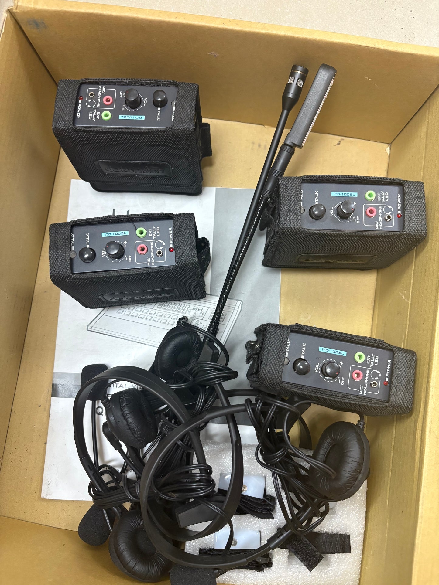 Datavideo SE-700 4-input HD-SDI and HDMI Video Mixer Complete sets (pre-owned)
