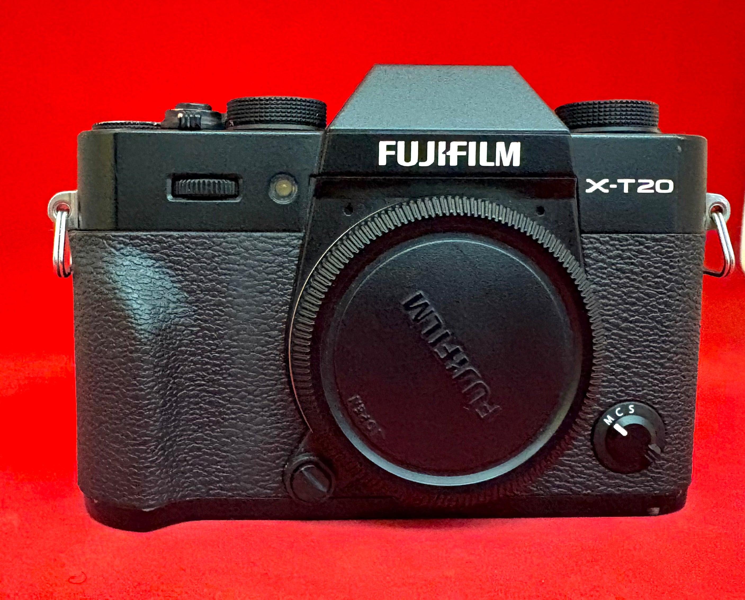 Fujifilm X-T20 Mirrorless Digital Camera Black, Body Only (used