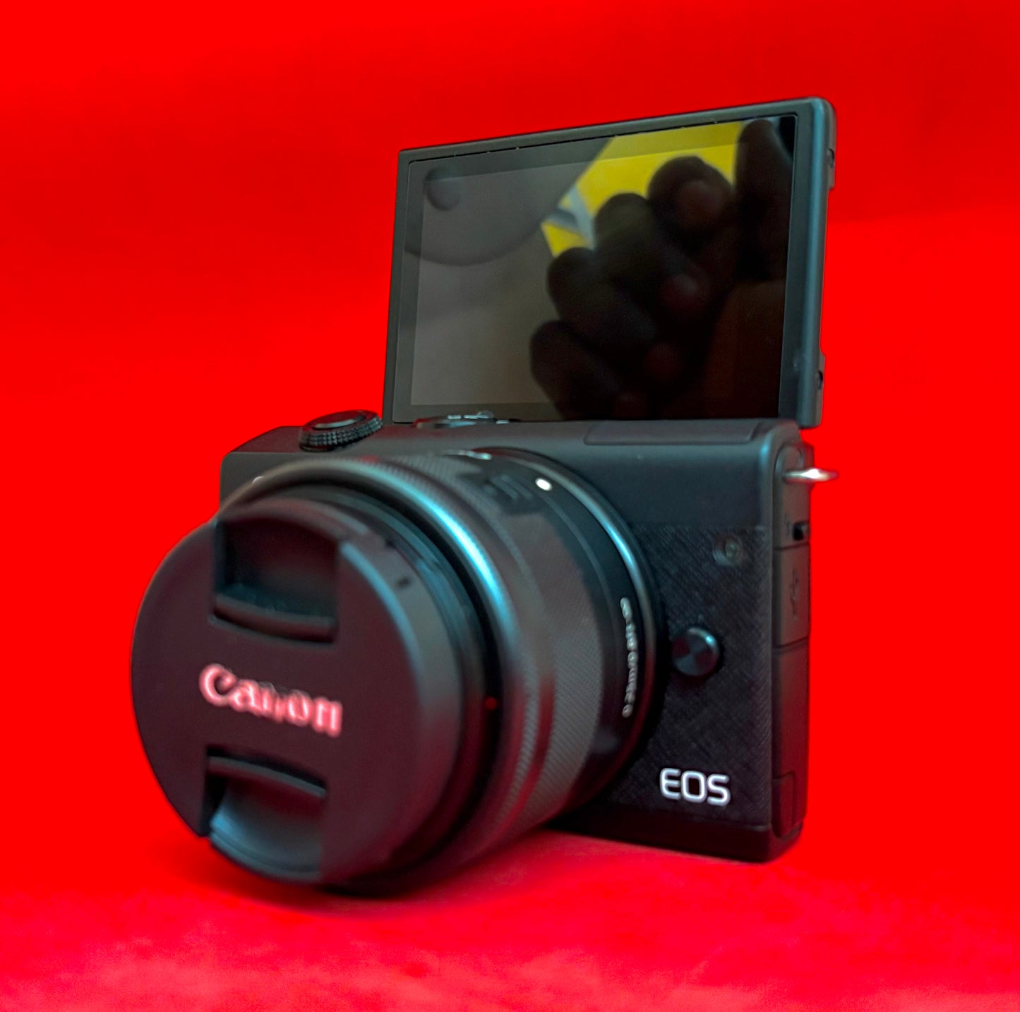 Canon EOS M200 Mirrorless Camera + 15-45mm lens (used)
