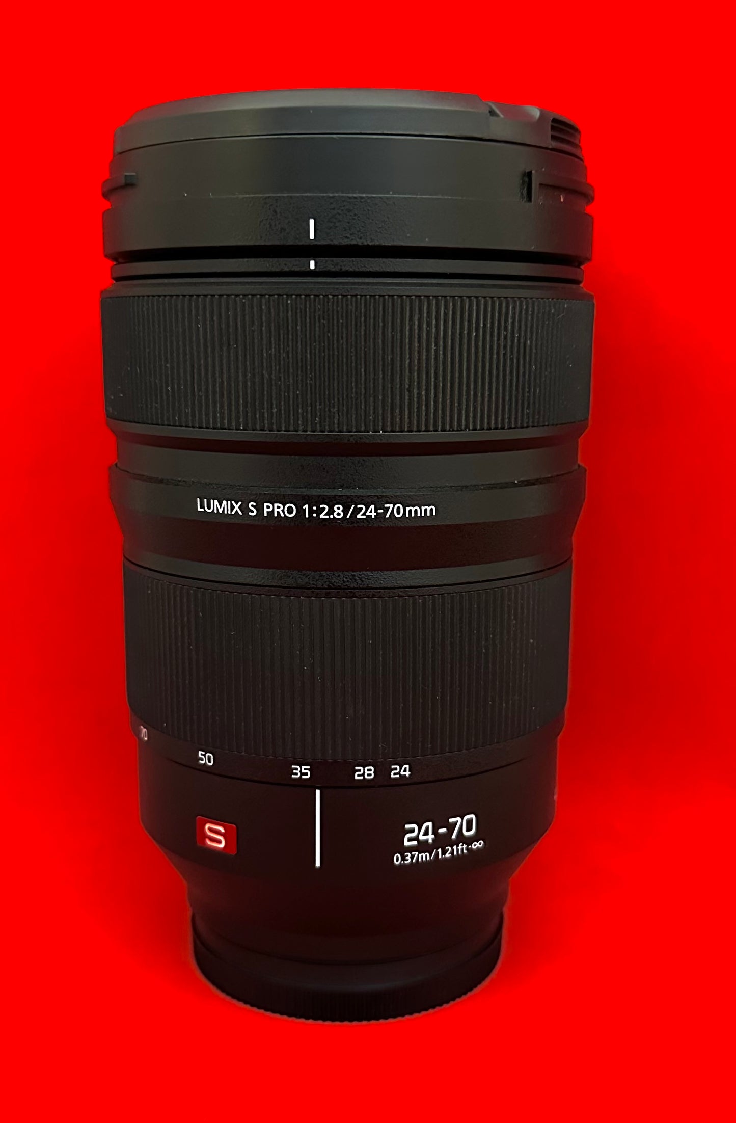 Panasonic Lumix S PRO f/2.8 lens 24-70 mm