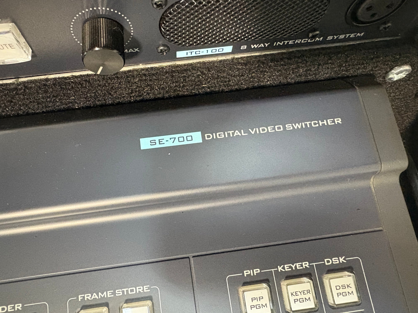 Datavideo SE-700 4-input HD-SDI and HDMI Video Mixer Complete sets (pre-owned)