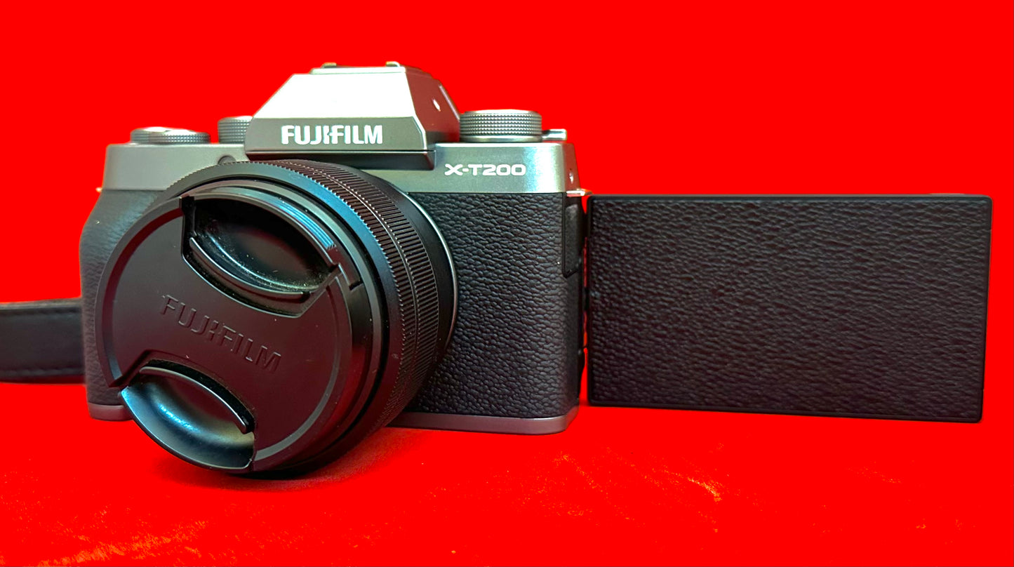 FUJIFILM X-T200 Mirrorless + 15-45mm Lens (used)