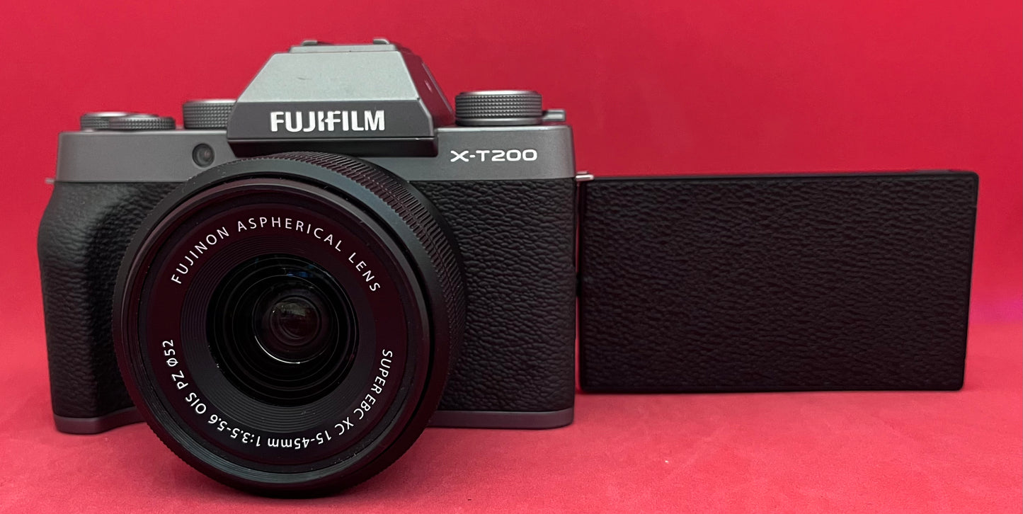 FUJIFILM X-T200 Mirrorless + 15-45mm Lens (used)