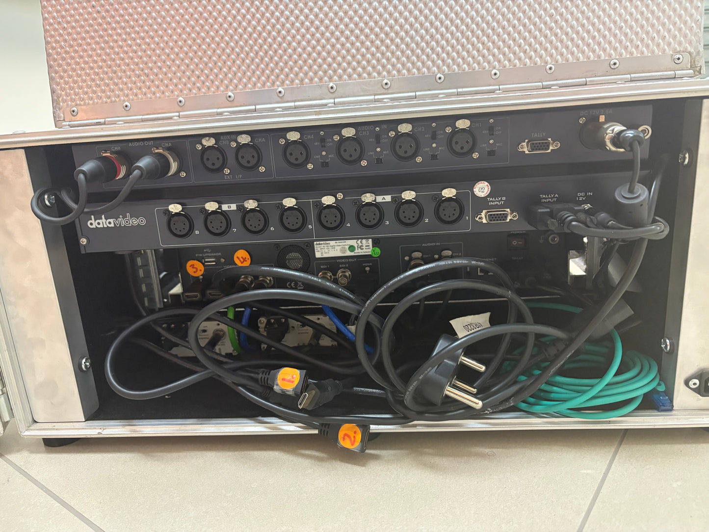Datavideo SE-700 4-input HD-SDI and HDMI Video Mixer Complete sets (pre-owned)