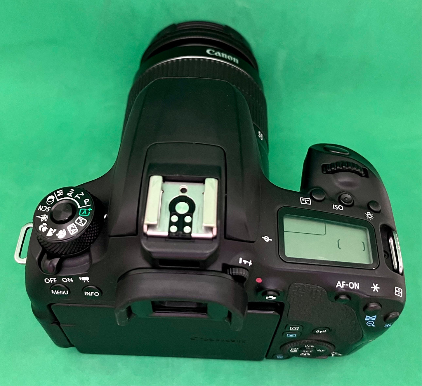 Canon Eos 77D with 18-55mm STM Lens (used)