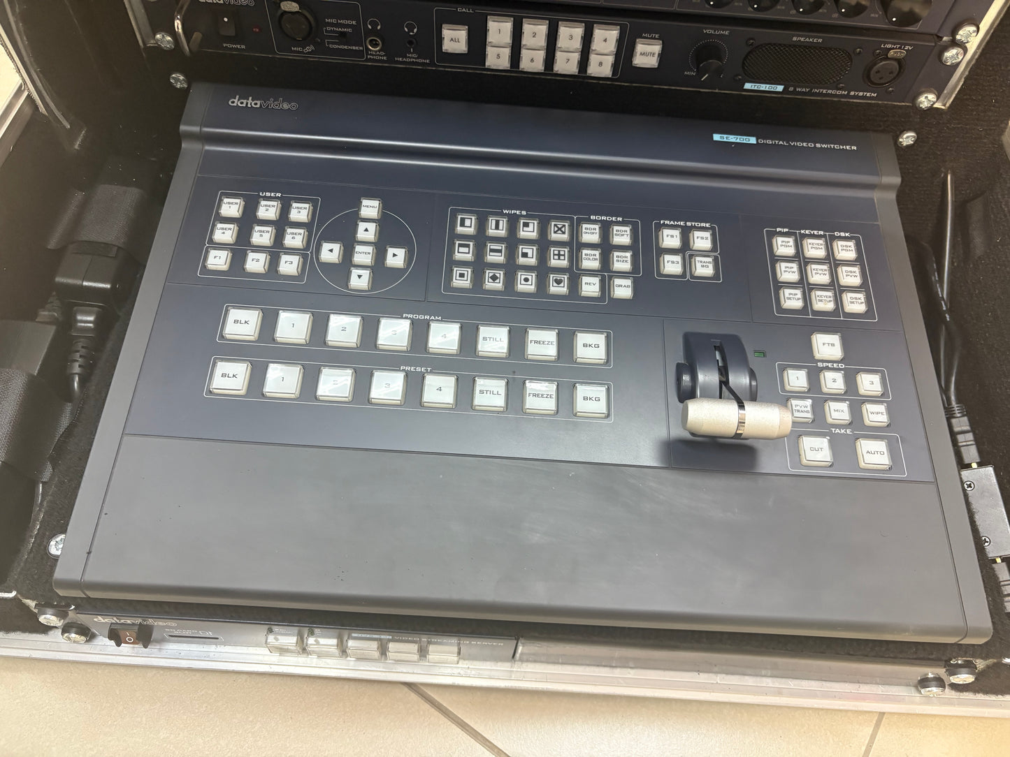 Datavideo SE-700 4-input HD-SDI and HDMI Video Mixer Complete sets (pre-owned)