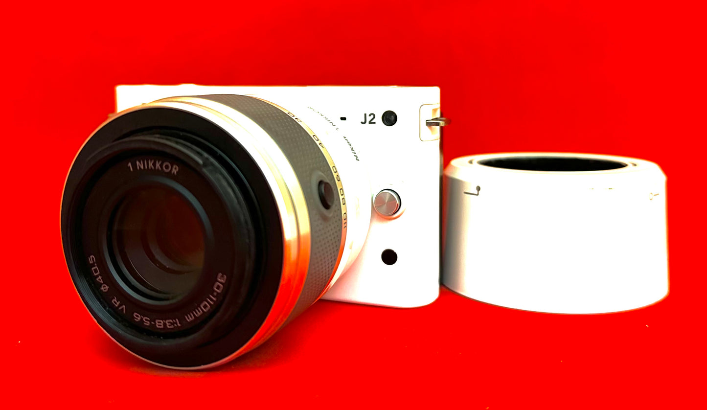 Nikon J2 White Body 30 110mm
White Telephoto Lens (used)