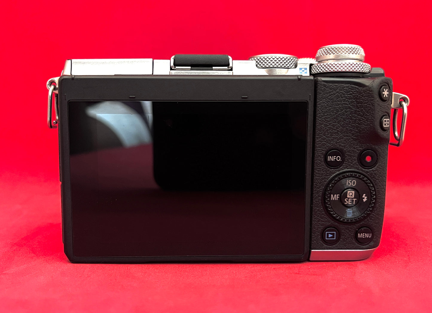 Canon EOS M6 Mirrorless Digital Camera with 15-45mm STM Lens Kit silver (used)