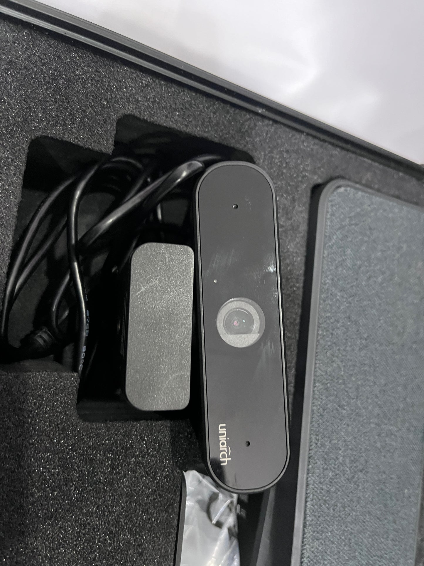 Uniarch Unear Video Conferencing Series ( speaker, cameras bar, webcam, remote) (used)