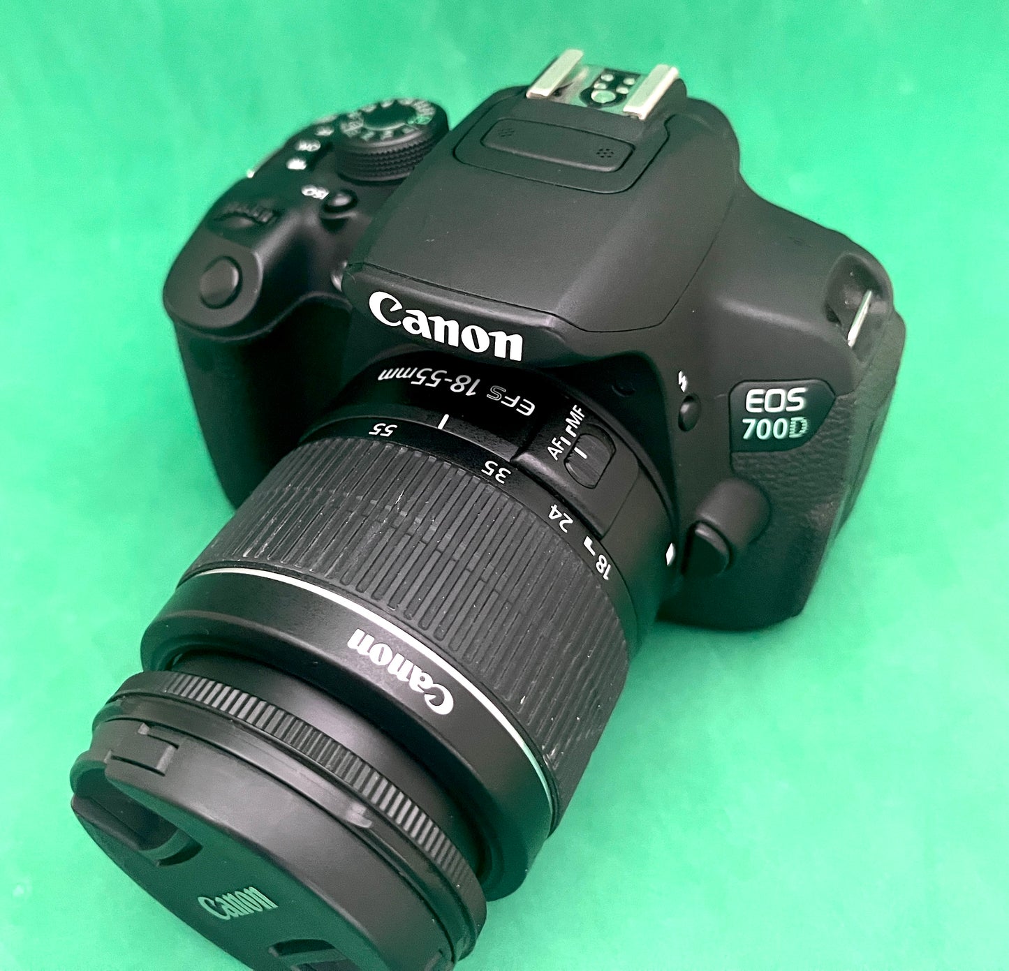 Canon EOS 700D + EF-S 18-55mm 3.5-5.6 (used)