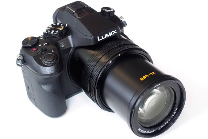 Panasonic Lumix DMC-FZ2000-Hybrid Digital Camera (used)