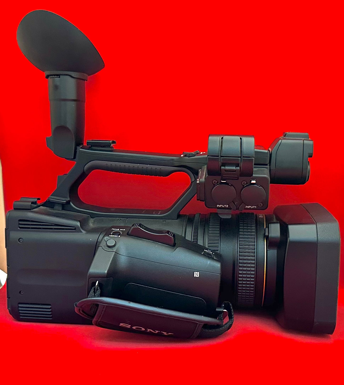 Sony HXR-NX5R Professional Camcorder with Built-In LED Light (used)