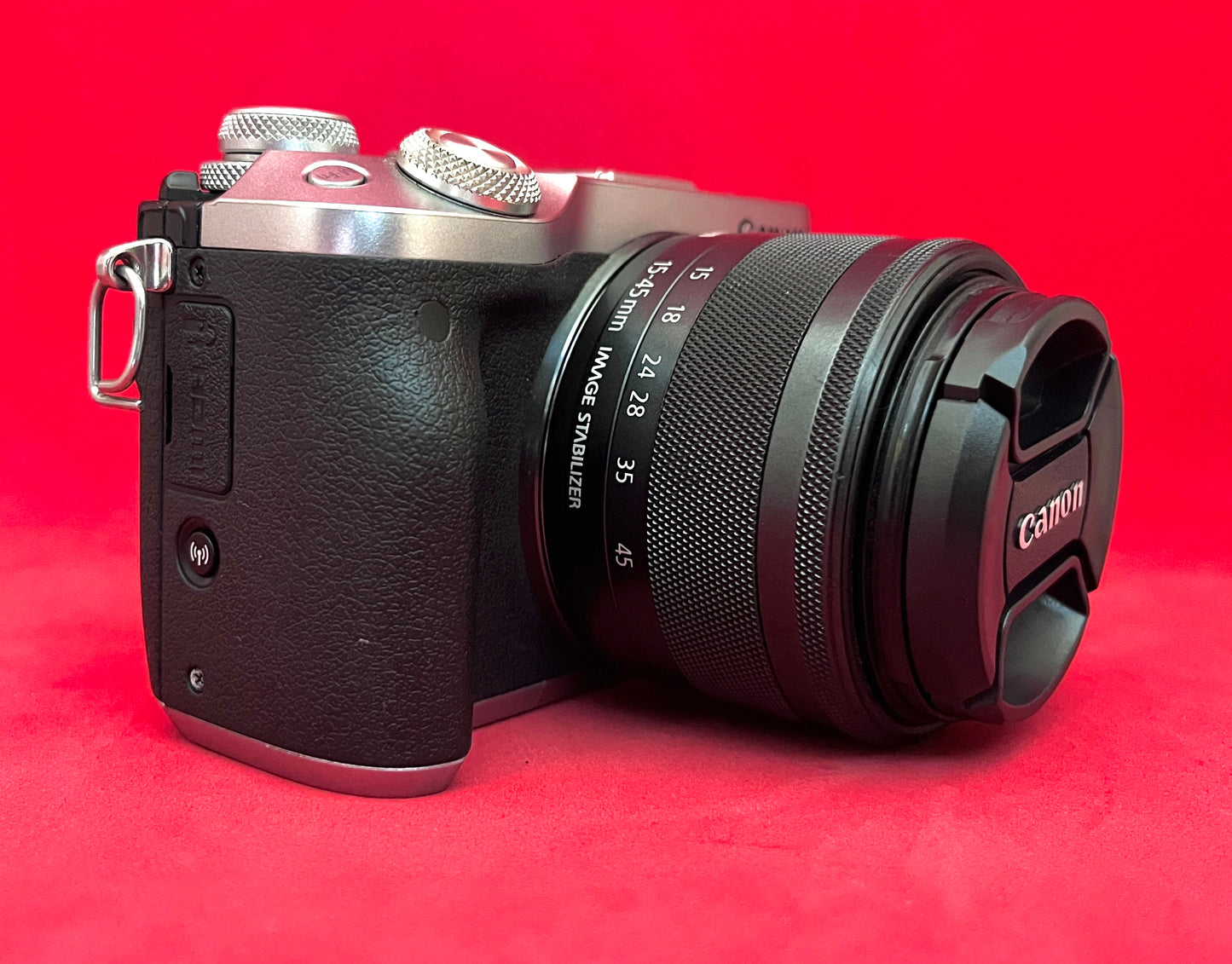Canon EOS M6 Mirrorless Digital Camera with 15-45mm STM Lens Kit silver (used)