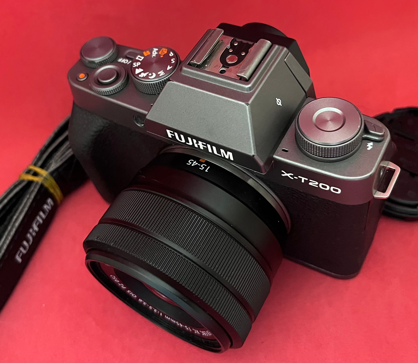FUJIFILM X-T200 Mirrorless + 15-45mm Lens (used)
