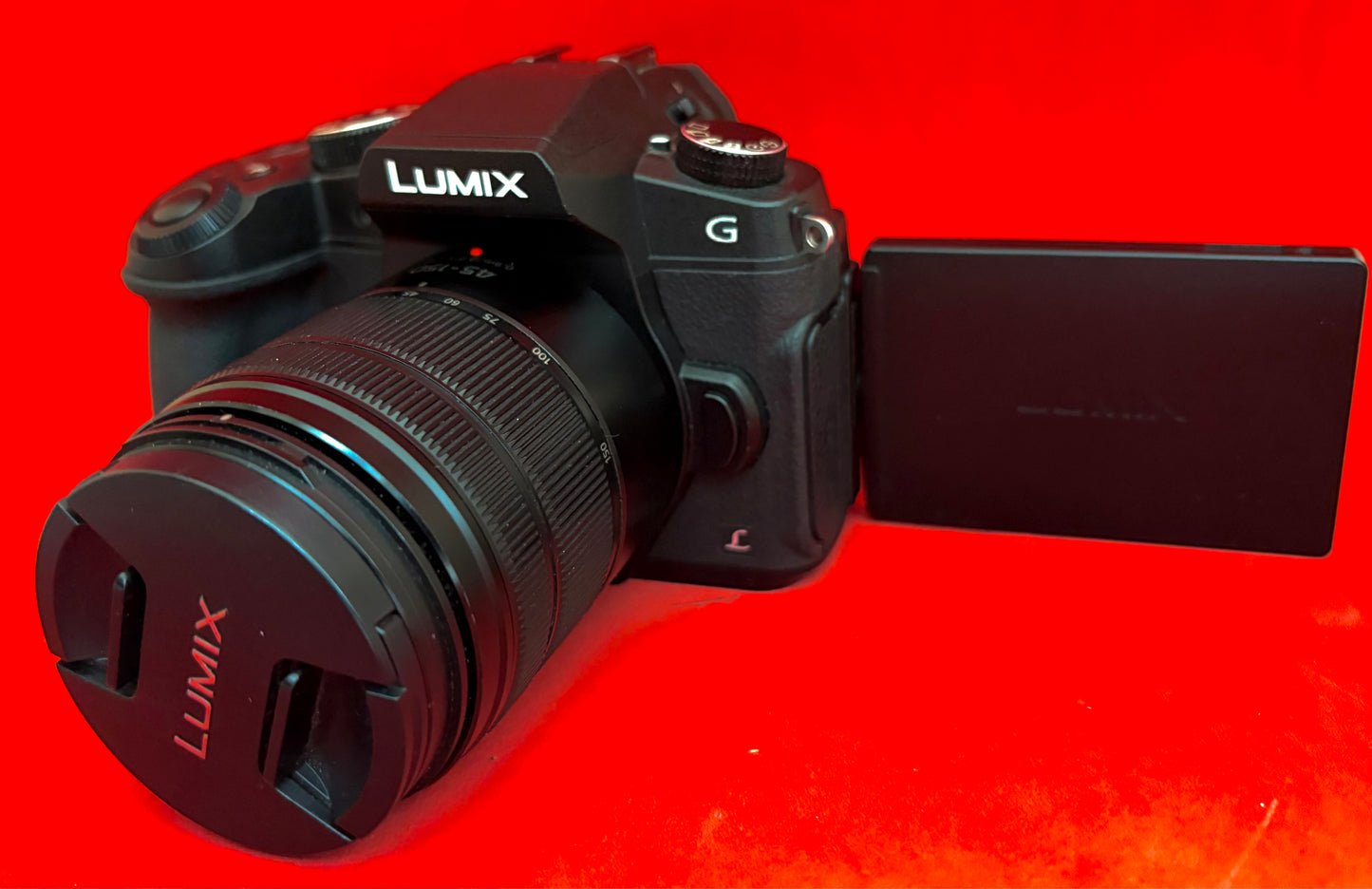 Panasonic Lumix G85 Mirrorless Camera with 45-150mm Lens (used)