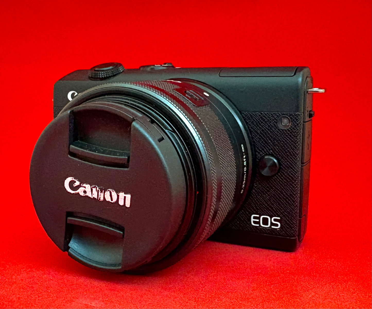Canon EOS M200 Mirrorless Camera + 15-45mm lens (used)