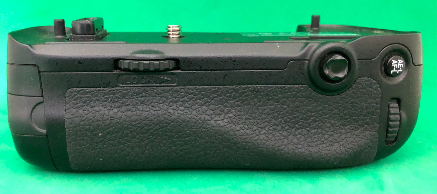 Nikon MB-D16 DSLR Battery Grip for D750 (used)