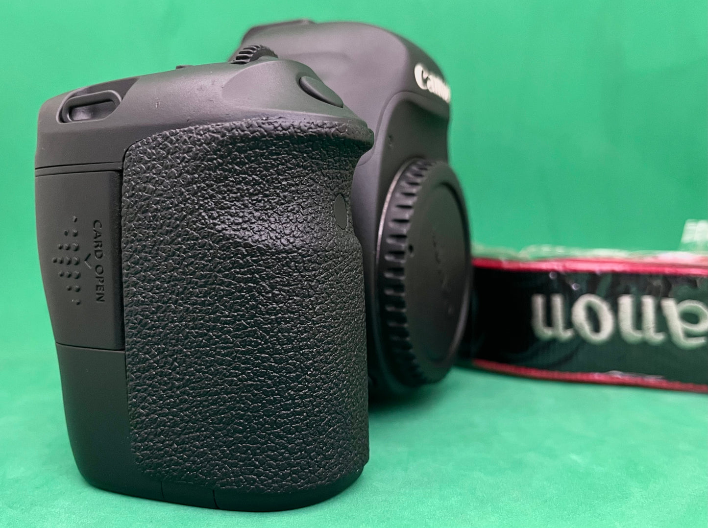 Canon Camera EOS 6D 20.2 MP Body only (USED)