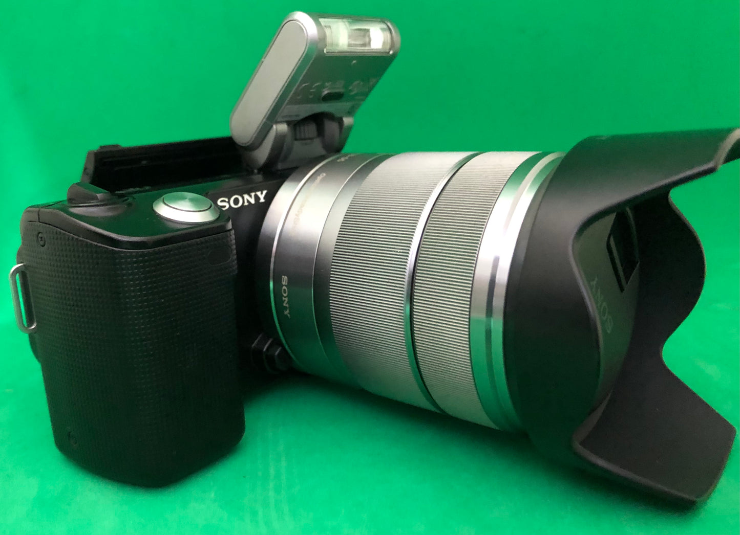 Sony NEX-5 Camera + 18-55mm Emount lens (used)