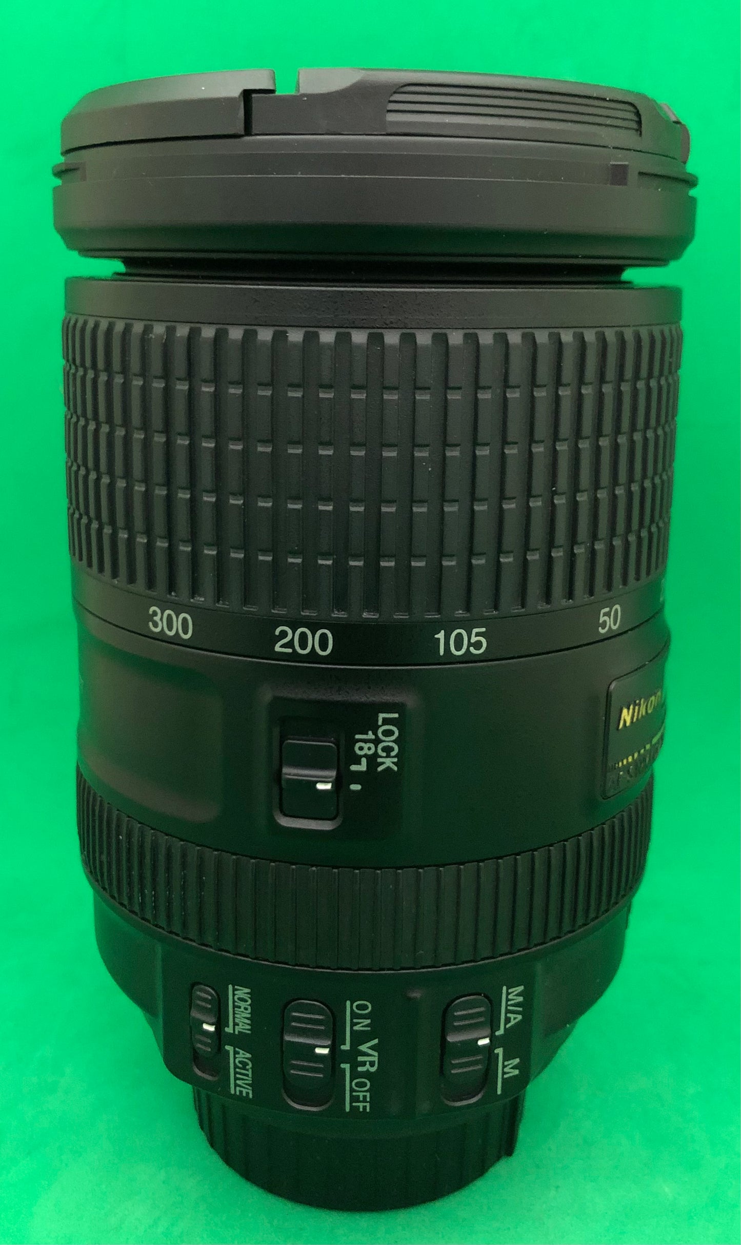 Nikon AF-S 18-300mm f/3.5-5.6 G ED DX VR  (used)