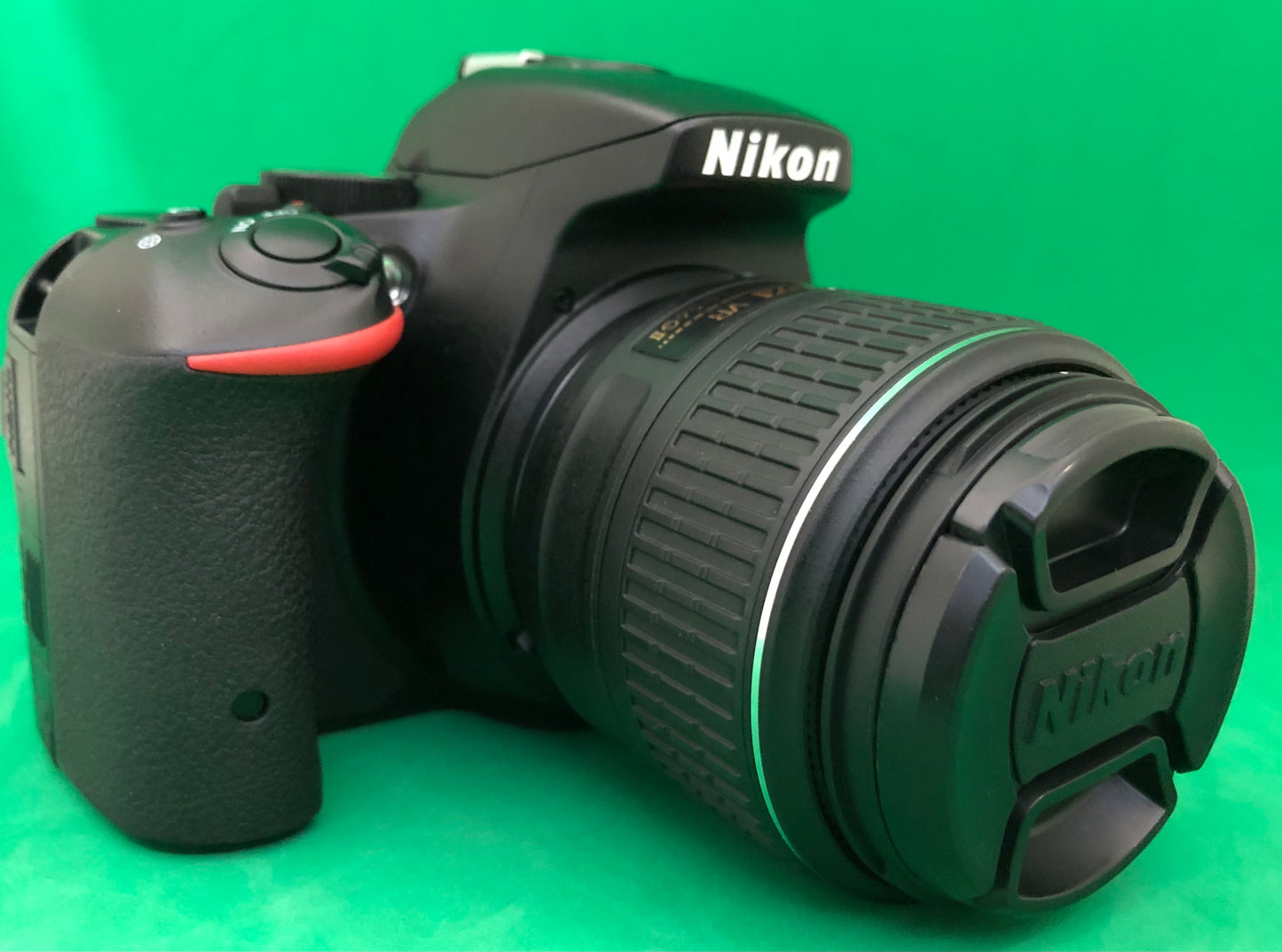 Nikon D5500 DX-format Digital SLR w/ 18-55mm VR II Kit (used)