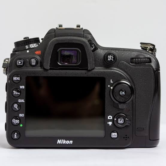 NIKON D7100 CAMERA + 18-105mm Nikon lens (USED)