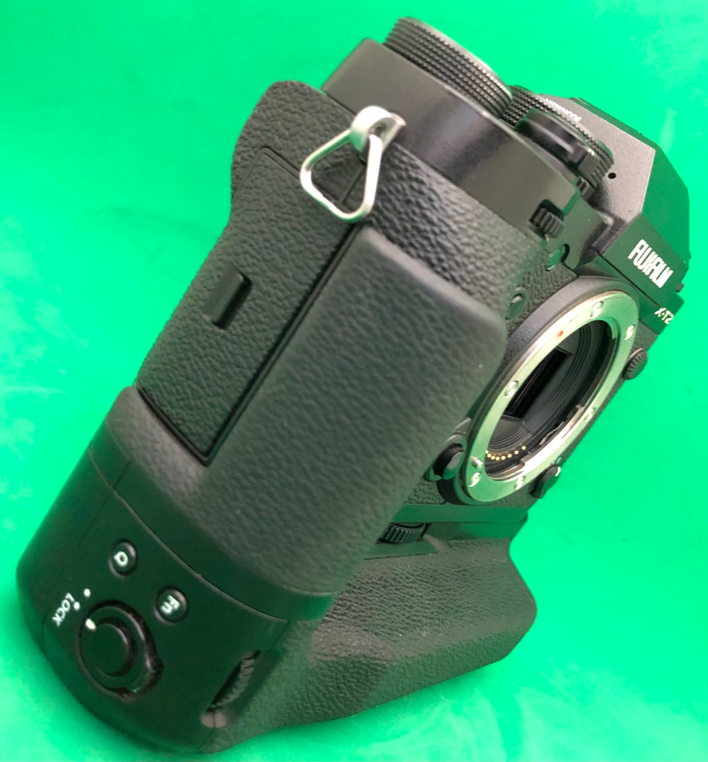 Fujifilm X-T2  body Mirrorless Digital camera + Fujifilm VPB-XT2 Vertical Battery Grip (used)